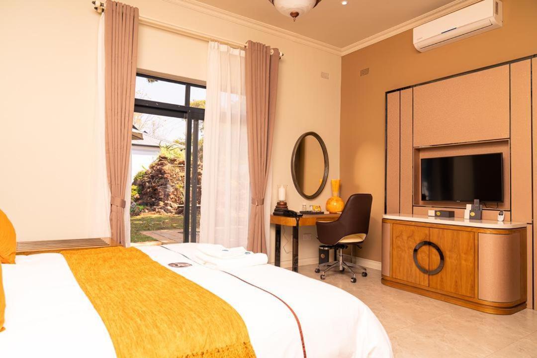 Ezulwini Villa Hotel Harare Exteriör bild